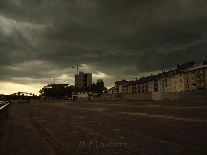 Gewitter kommt Koeln Deutz P12.JPG